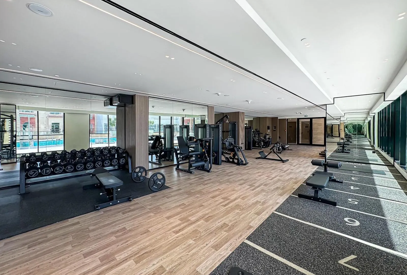 Luxury 3Br Apt With Pool And Gym Dubai Apartment