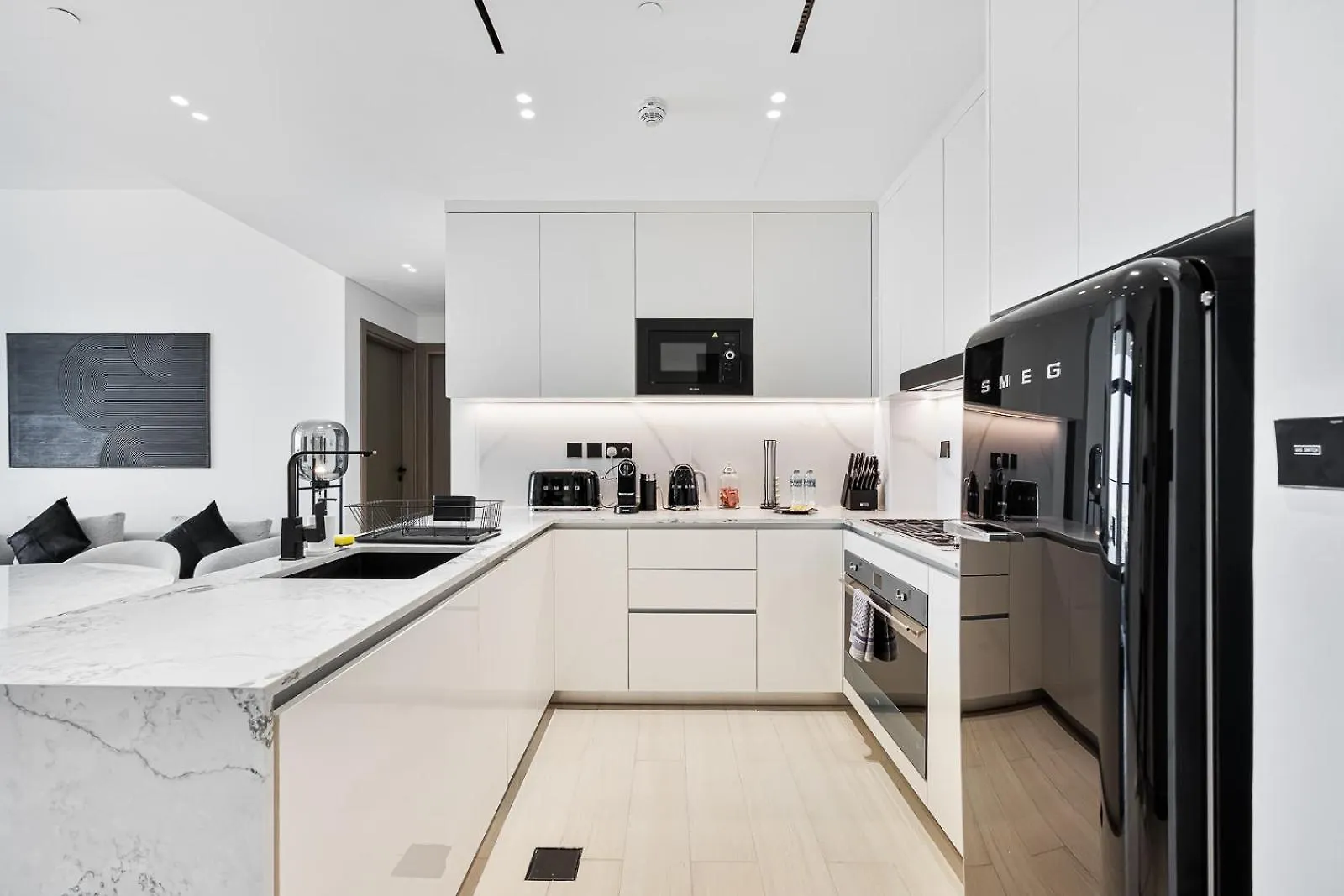 Luxury 3Br Apt With Pool And Gym Dubai 0*,  United Arab Emirates